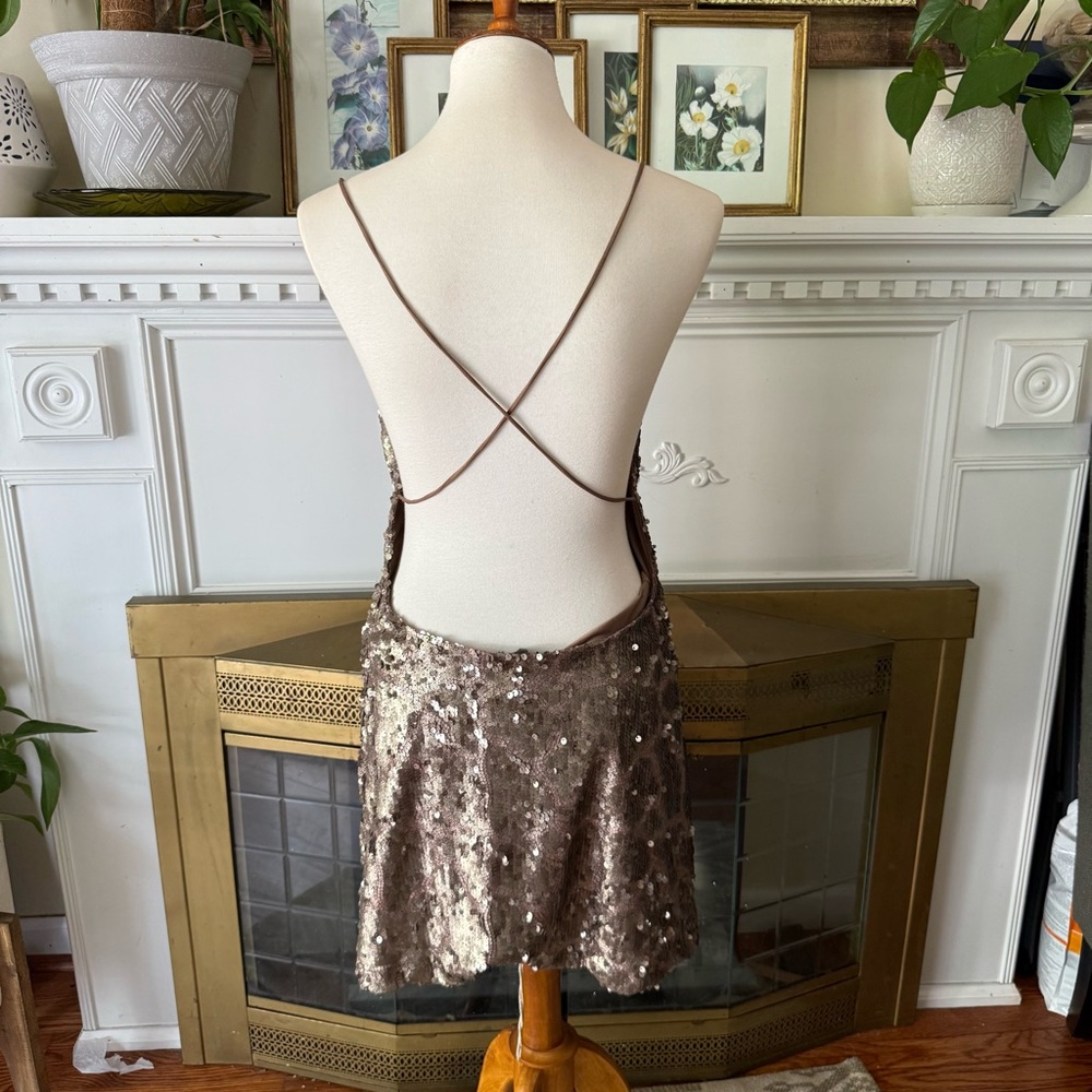 NWT UA Motel purpura dress in sequin antique gold - Picture 4 of 8
